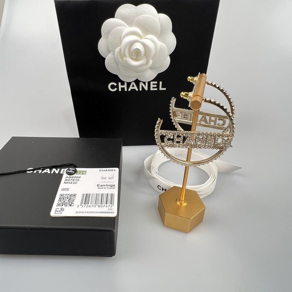 NIB Chanel Track 22S Series Large Hoop Earrings - Picture 4 of 13